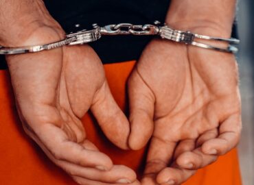 découvrez tout ce qu'il faut savoir sur les infractions criminelles : définitions, exemples, sanctions encourues et différences avec les délits. informations essentielles pour mieux comprendre la justice pénale.