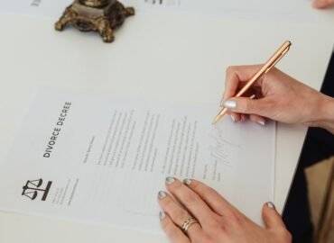 trouvez des informations complètes sur le droit de la famille : divorce, garde d’enfants, pension alimentaire, conseils juridiques et accompagnement par des professionnels spécialisés.