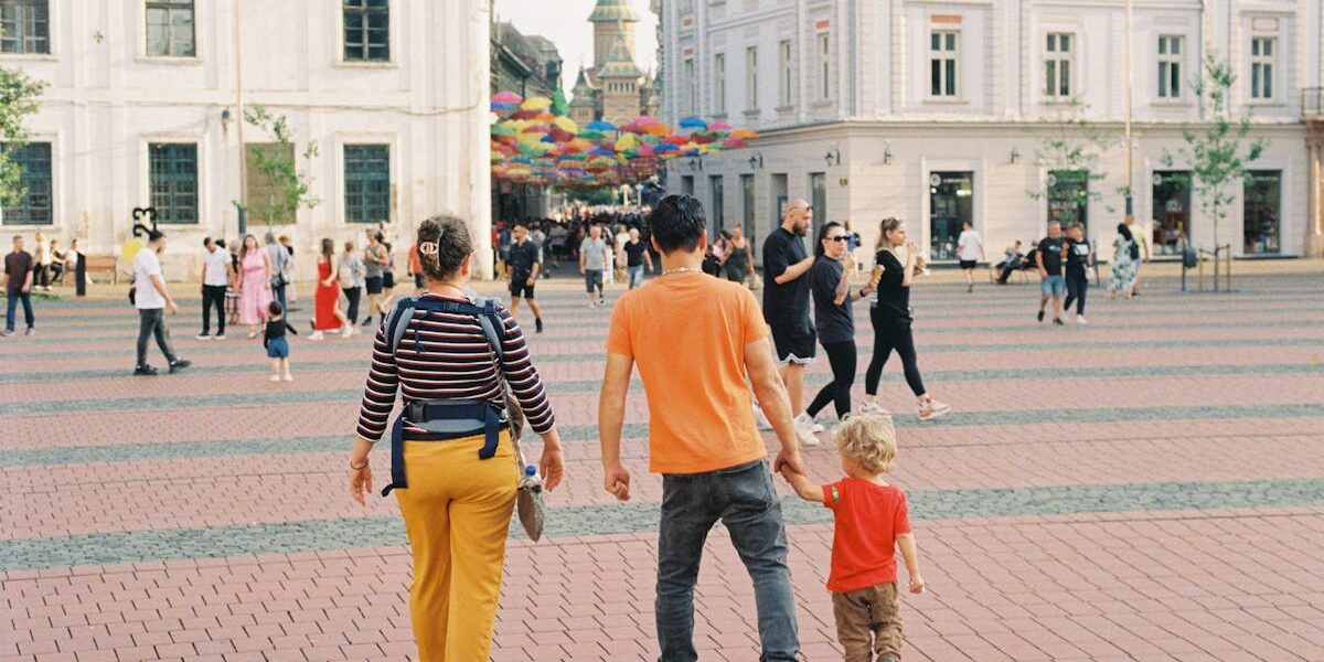 découvrez tout sur la réunification familiale : procédures, critères d'éligibilité et conseils pratiques pour faciliter la réunion de vos proches en france. assurez-vous que chaque étape se déroule sans encombre pour retrouver votre famille au complet.
