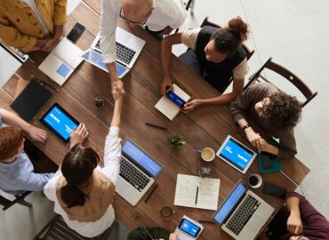 découvrez tout ce qu'il faut savoir sur le 'fee agreement' : définition, fonctionnement, conseils pour rédiger un accord d'honoraires clair et protéger vos intérêts en cas de prestation de services.