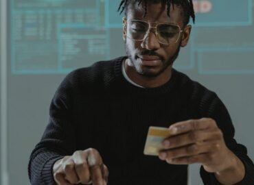 découvrez les différentes formes de fraude, ses impacts sur l'économie et les moyens de se protéger efficacement contre ce fléau. informez-vous pour mieux prévenir et réagir face à la fraude.