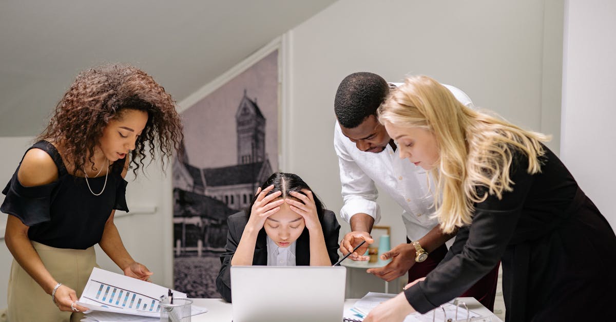 découvrez les différents types de harcèlement, leurs impacts et les moyens de les combattre. informez-vous sur les ressources disponibles pour victimes de harcèlement en milieu scolaire et professionnel.