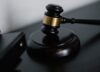 découvrez le métier d’avocat : rôle, compétences, études requises et domaines d’intervention. informez-vous sur tout ce qu’il faut savoir pour devenir avocat ou trouver le professionnel adapté à vos besoins juridiques.