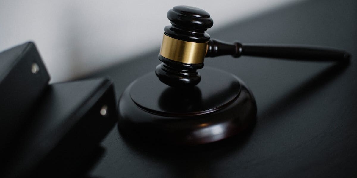 découvrez le métier d’avocat : rôle, compétences, études requises et domaines d’intervention. informez-vous sur tout ce qu’il faut savoir pour devenir avocat ou trouver le professionnel adapté à vos besoins juridiques.