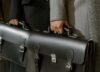 découvrez tout ce que vous devez savoir sur les frais d'avocat : types de tarification, facteurs influençant les coûts et conseils pour choisir un avocat sans se ruiner.