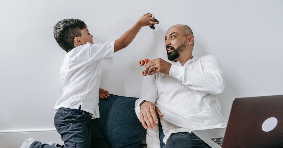 découvrez les enjeux de la plainte pour aliénation parentale, un phénomène complexe qui affecte la relation entre un parent et son enfant. informez-vous sur les signes d'aliénation, les démarches à entreprendre et les impacts émotionnels pour garantir le bien-être de l'enfant.