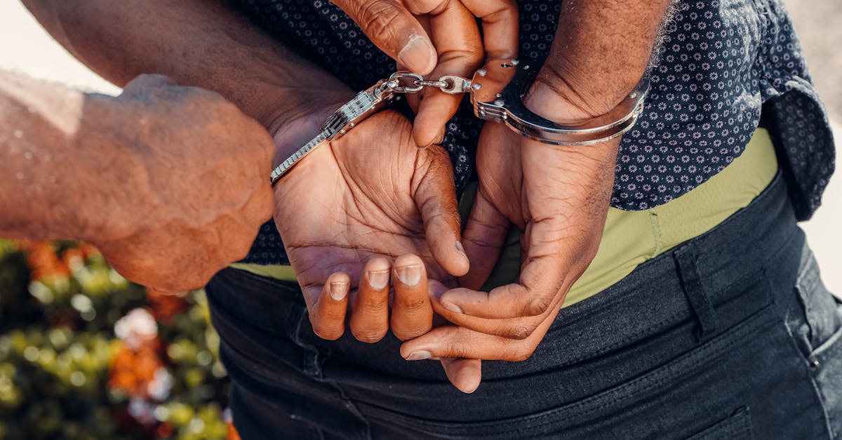 découvrez tout ce qu'il faut savoir sur une convocation judiciaire en france. informez-vous sur les procédures, vos droits et les étapes à suivre en cas de réception d'une ‘police summons’ pour être préparé et bien informé.