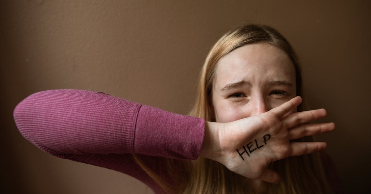 découvrez la signification et les différentes facettes du mot « victim », ainsi que ses usages en français et en anglais, ses implications sociales et psychologiques, et les ressources pour les victimes.