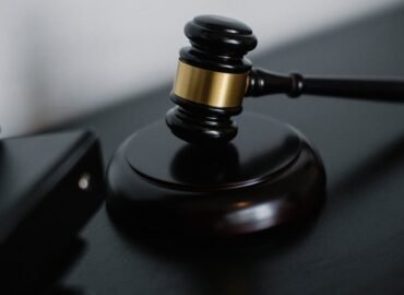 découvrez le rôle, les responsabilités et les missions de l'attorney general, la plus haute autorité juridique chargée de représenter l'état et de défendre l'intérêt public.