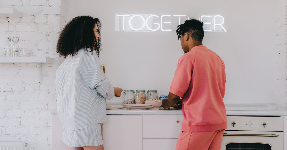 découvrez tout ce qu'il faut savoir sur la cohabitation : vivre ensemble, partager un logement, règles à respecter, avantages et conseils pour une expérience harmonieuse.