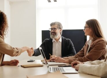 découvrez comment gérer et mettre en œuvre les modifications de contrat en toute conformité. conseils, procédures et bonnes pratiques pour adapter vos accords contractuels efficacement.