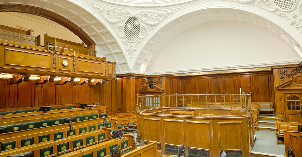 découvrez tout ce qu'il faut savoir sur une convocation au tribunal : raisons, étapes à suivre et conseils pour bien réagir après la réception d'une assignation judiciaire.