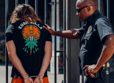 découvrez tout ce qu'il faut savoir sur la custody : définition, fonctionnement, rôles des dépositaires et enjeux de la conservation d'actifs financiers en toute sécurité.