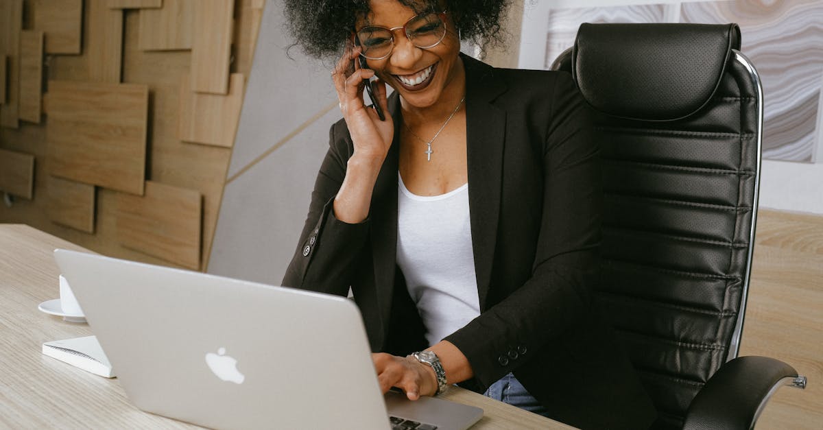 découvrez tout ce qu'il faut savoir sur les droits des employés : protection du salarié, contrat de travail, heures de travail, congés, licenciement et recours en cas de litige au travail.