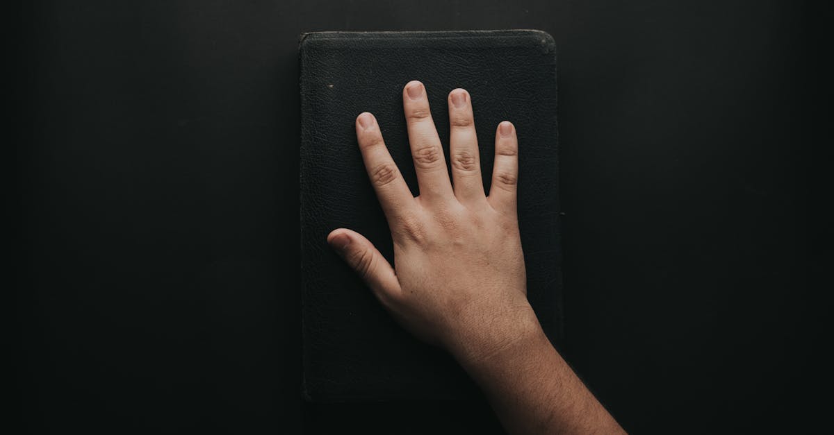 découvrez la notion de faux témoignage : définition, conséquences juridiques et sanctions prévues par la loi française pour ceux qui mentent en justice. informez-vous sur ce délit grave et ses implications.