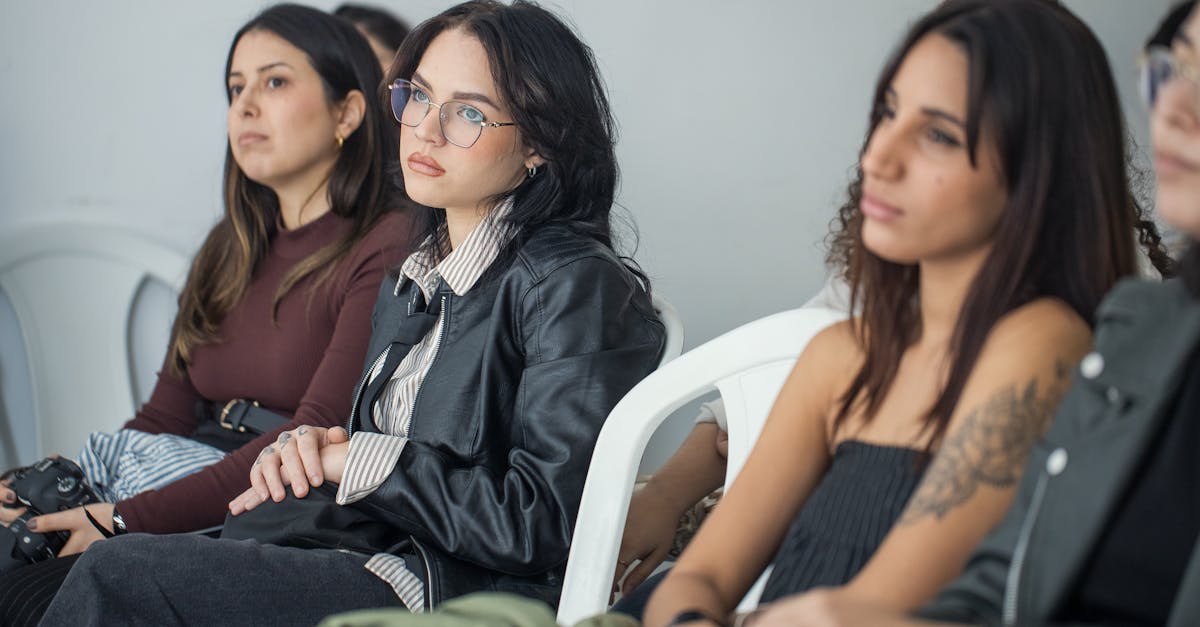 découvrez ce qu'est l'éloignement professionnel, ses causes, ses conséquences sur le bien-être au travail et comment rétablir des relations saines entre collègues ou avec la hiérarchie.