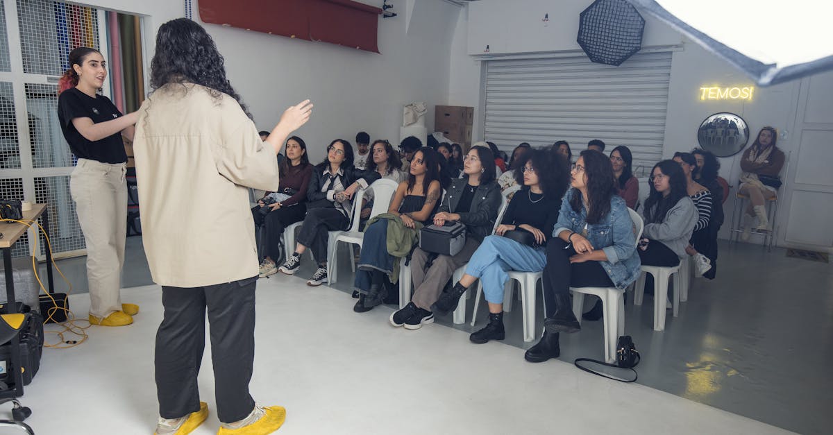 découvrez ce qu'est l'éloignement professionnel, ses causes, ses conséquences sur la vie au travail et des conseils pour mieux gérer les situations de distanciation entre collègues ou au sein d'une équipe.