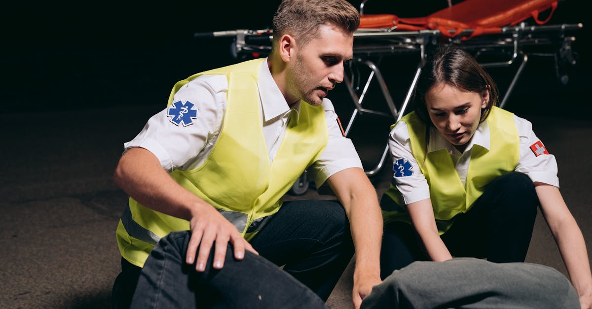 découvrez tout ce qu'il faut savoir sur la rechute après un accident du travail : définition, droits du salarié, démarches à suivre et prise en charge par l'assurance maladie.