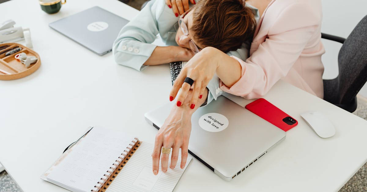découvrez les enjeux, les conseils et les bonnes pratiques autour des romances au travail. gérez vos relations amoureuses en entreprise tout en préservant votre vie professionnelle et votre réputation.