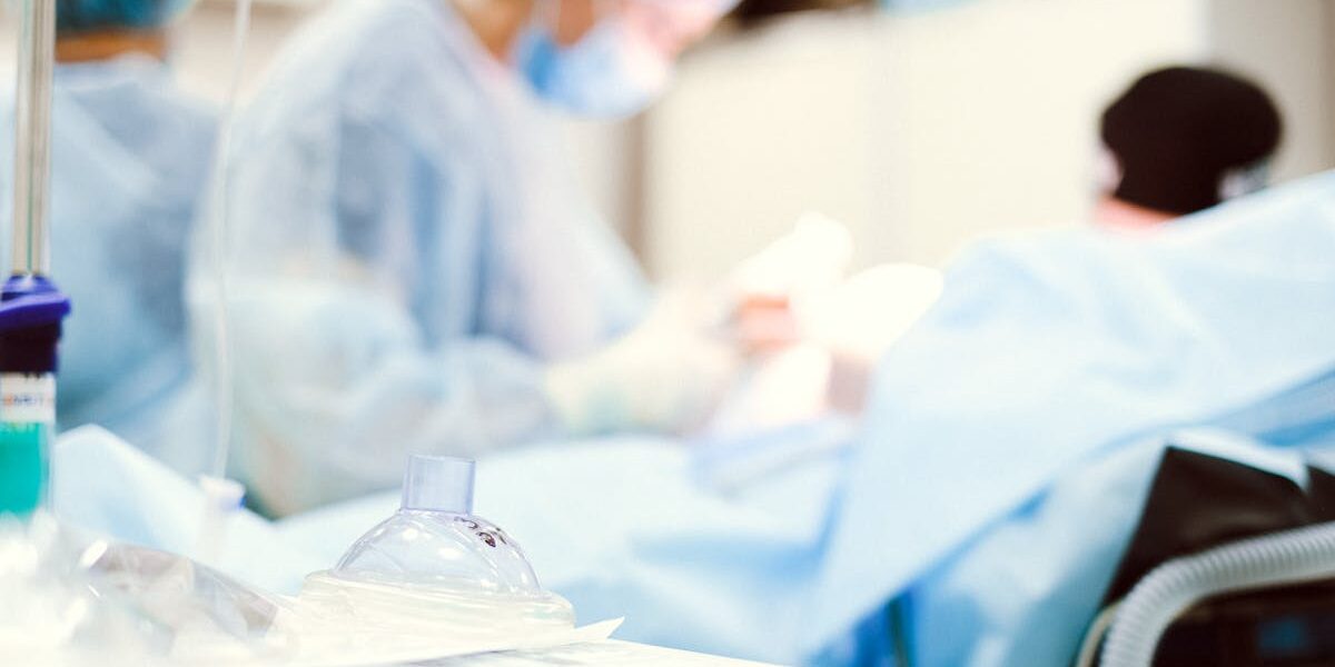 découvrez les causes, conséquences et solutions pour les interventions de chirurgie esthétique ratées. informez-vous sur la prise en charge, la reconstruction et les recours possibles après une opération de chirurgie plastique botchée.