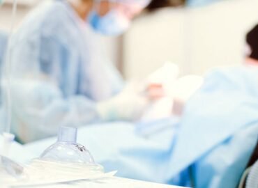 découvrez les causes, conséquences et solutions pour les interventions de chirurgie esthétique ratées. informez-vous sur la prise en charge, la reconstruction et les recours possibles après une opération de chirurgie plastique botchée.