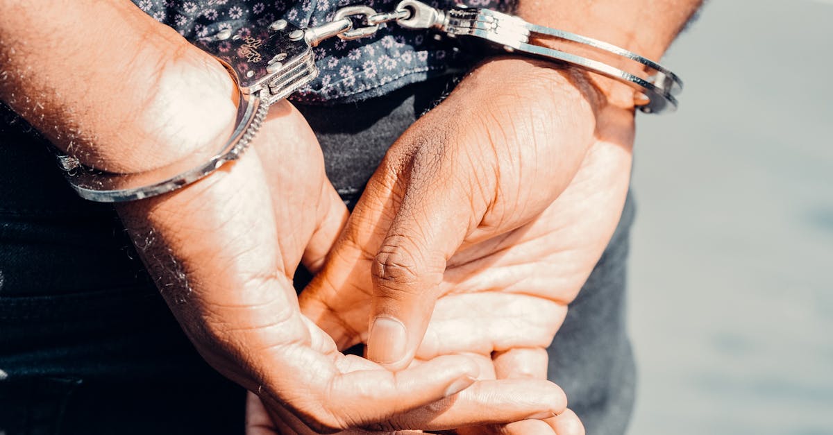 découvrez le droit civil : ses principes fondamentaux, ses domaines d’application et son importance dans la régulation des relations entre les personnes en france et dans de nombreux pays.