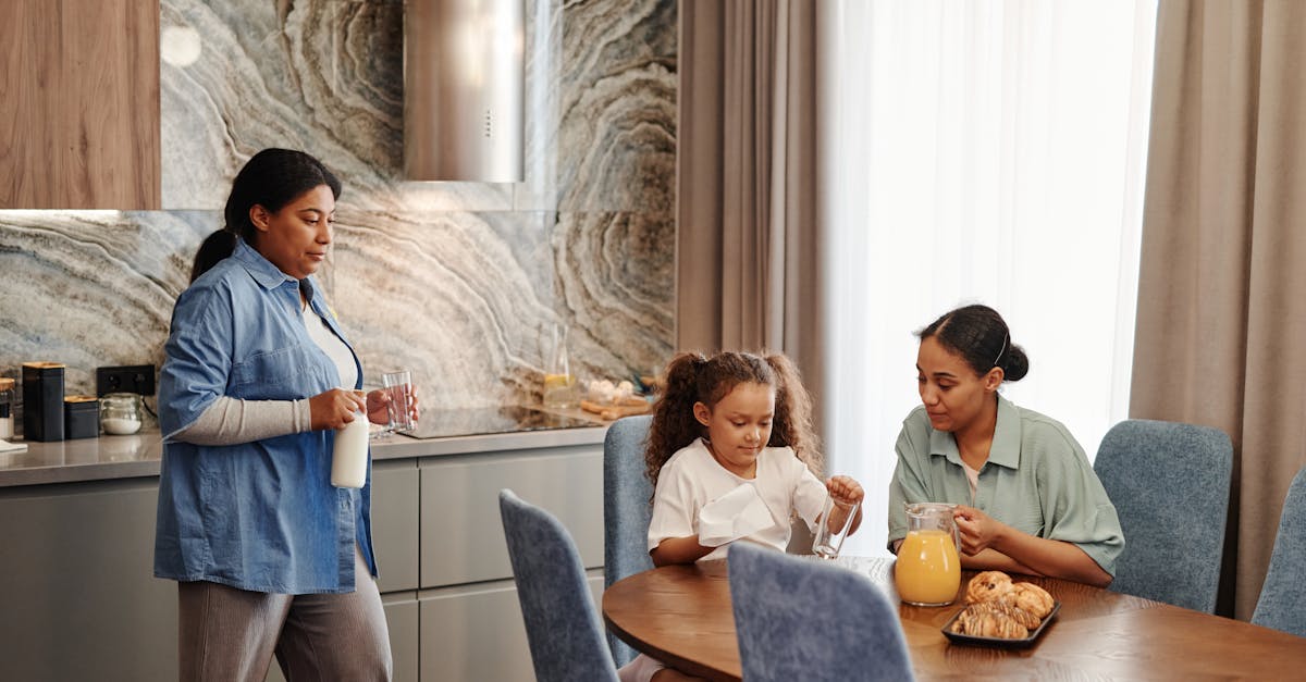 découvrez tout ce qu'il faut savoir sur le co-parenting : conseils pratiques, astuces pour une organisation équilibrée et solutions aux défis courants afin d'assurer le bien-être des enfants en famille recomposée ou séparée.
