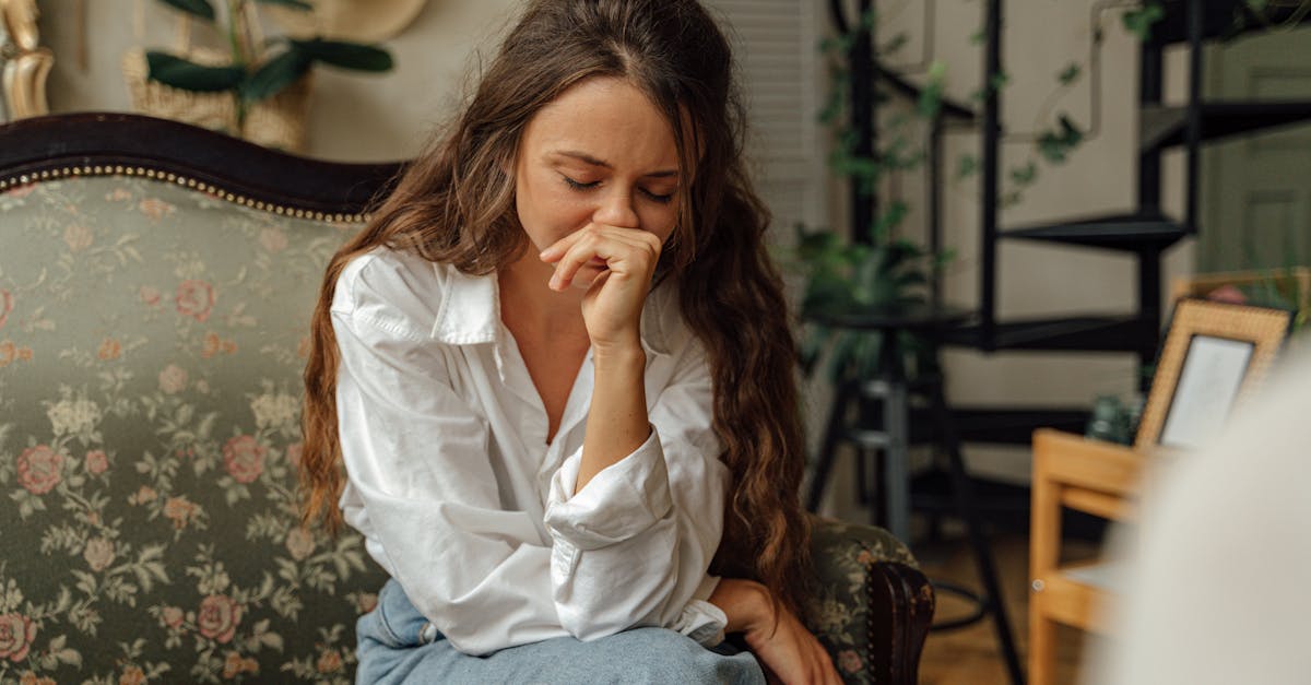 découvrez tout ce qu'il faut savoir sur le 'divorce decree' : définition, démarches pour l'obtenir, usages officiels et conseils pour bien comprendre ce document essentiel lors d'un divorce.