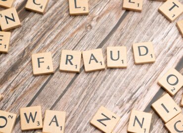découvrez ce qu'est la forgery (falsification), ses différentes formes, comment elle se manifeste dans divers domaines et les moyens de la détecter pour mieux vous en protéger.