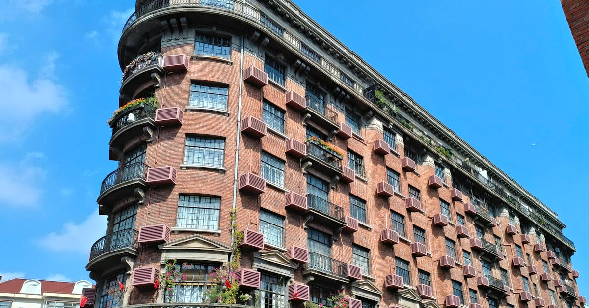 découvrez tout ce qu'il faut savoir sur la housing tax en france : définition, calcul, exonérations et conseils pour bien gérer vos impôts locaux en 2024.