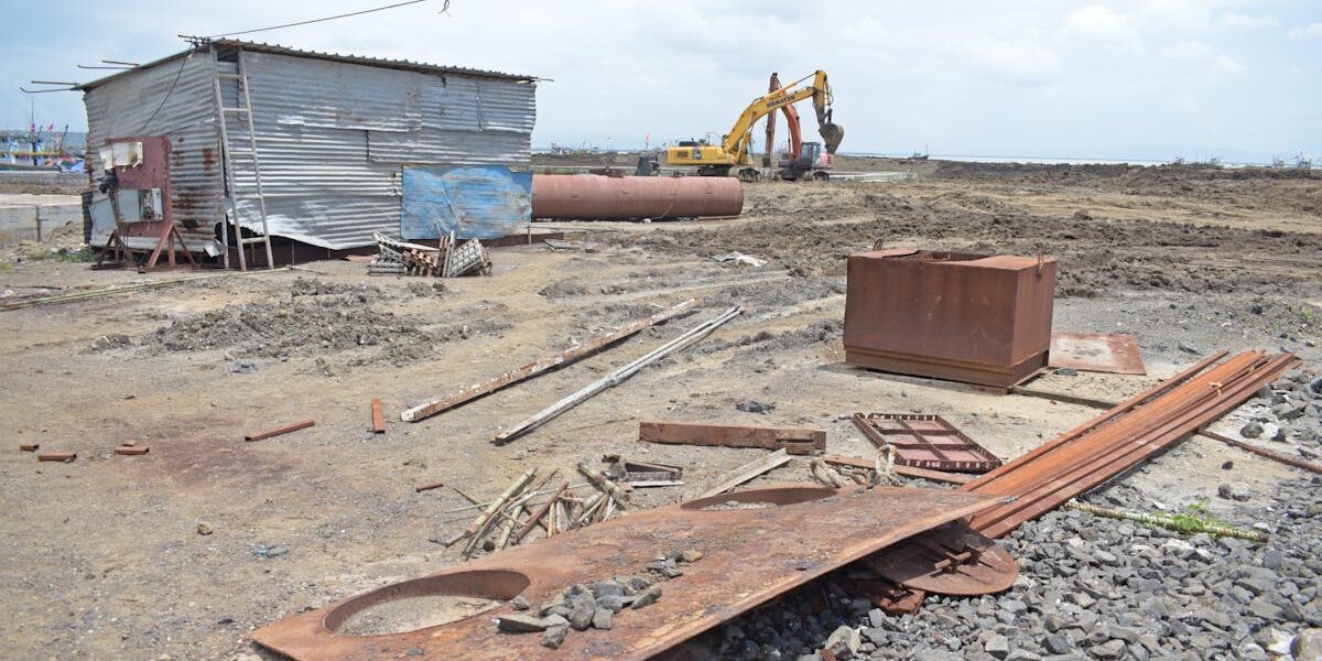 découvrez tout ce qu'il faut savoir sur l'abandon de poste : définition, conséquences juridiques, procédures pour l'employeur et droits du salarié en cas d'absence injustifiée au travail.