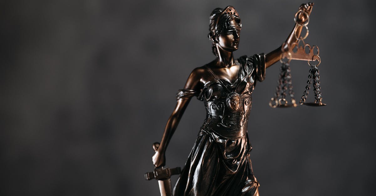 découvrez la signification et l'origine des principaux symboles de la justice, leurs représentations dans le monde et leur importance dans le système juridique.