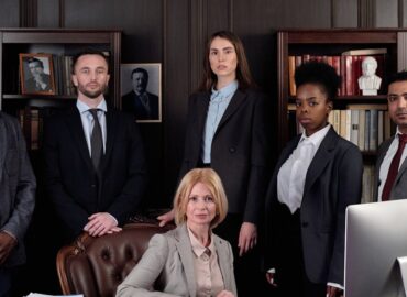 découvrez tout ce qu'il faut savoir sur les frais d'avocat : types d'honoraires, modes de calcul, facteurs influençant le coût et conseils pour bien choisir votre avocat.