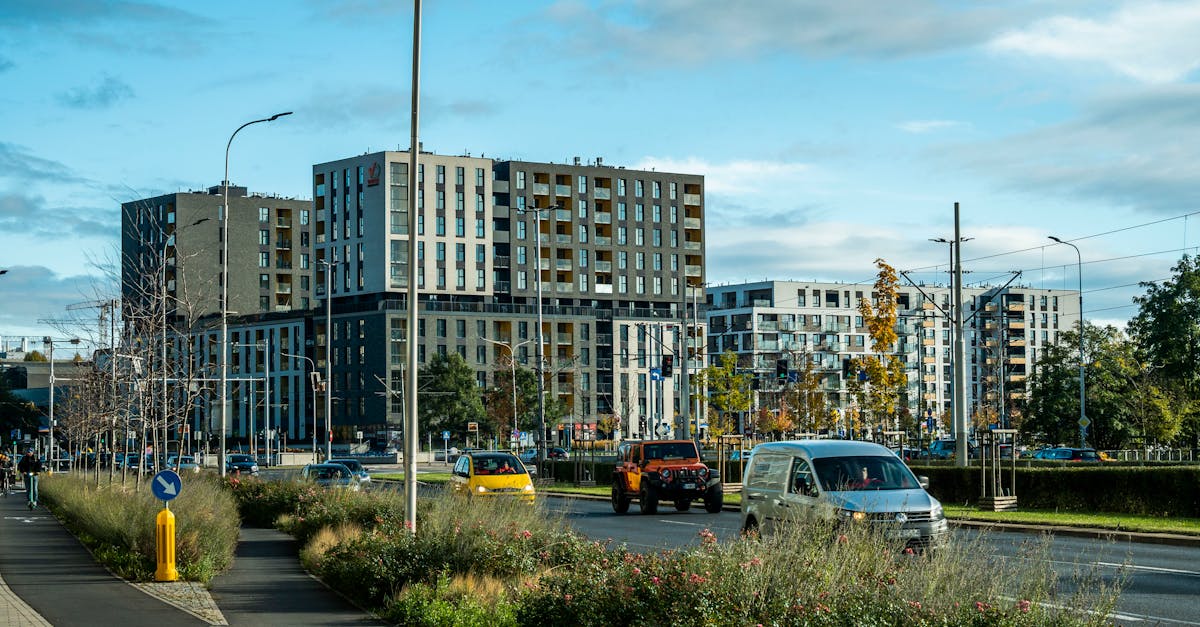 découvrez les implications et les avantages de vivre séparément, même en couple. conseils, témoignages et astuces pour bien organiser une relation à distance ou une cohabitation alternative.