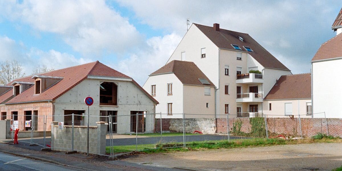 découvrez comment vivre séparément tout en restant en couple : conseils, témoignages et astuces pour réussir une relation à distance ou dans des logements différents.