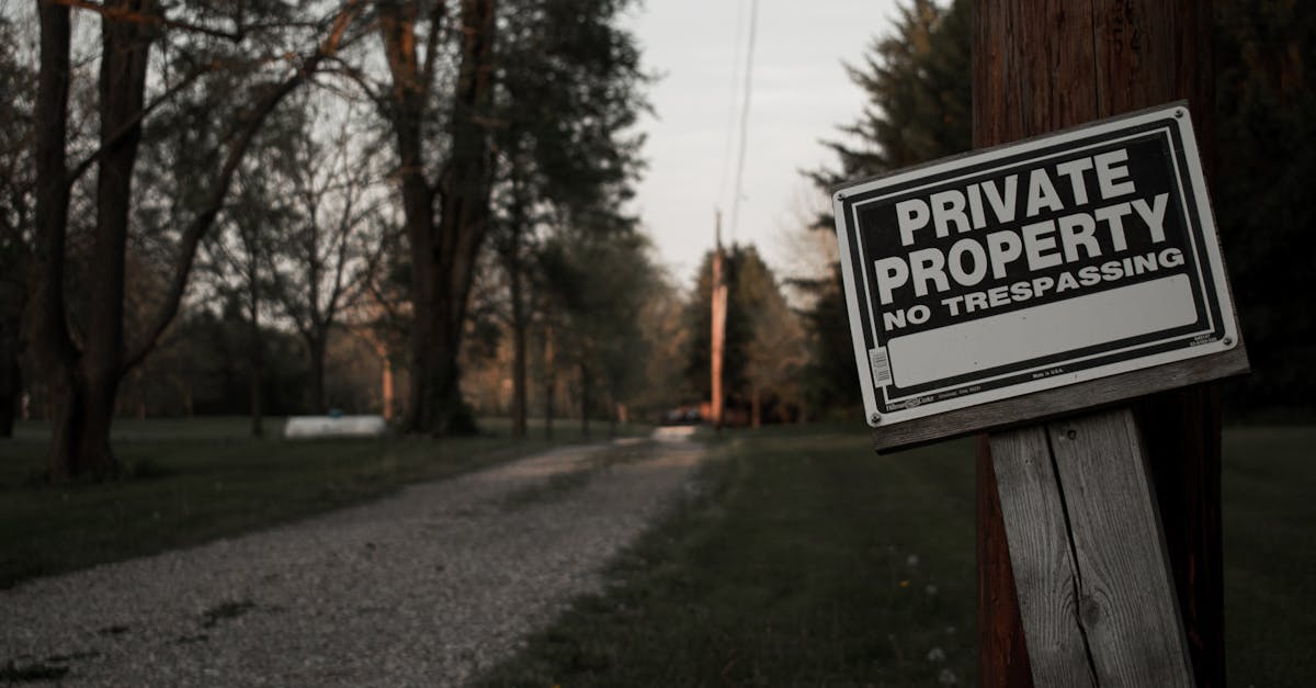 découvrez le droit privé : principes, domaines d’application et différences avec le droit public. apprenez comment le droit privé régit les relations entre individus et protège les intérêts privés.