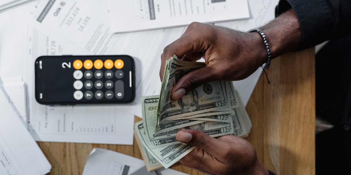calculez facilement votre salaire net ou brut grâce à notre calculatrice de salaire en ligne. obtenez une estimation rapide et précise en tenant compte des charges sociales et impôts en france.