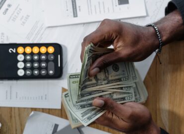 calculez facilement votre salaire net ou brut grâce à notre calculatrice de salaire en ligne. obtenez une estimation rapide et précise en tenant compte des charges sociales et impôts en france.