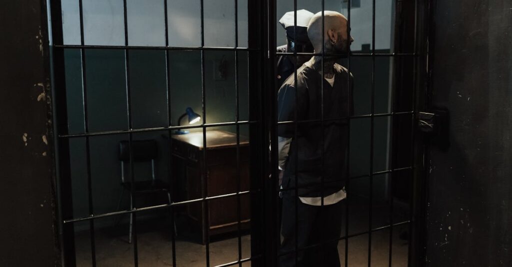 découvrez les différentes sanctions pénales prévues par la loi en cas d'infraction, incluant amendes, peines de prison et autres mesures disciplinaires.