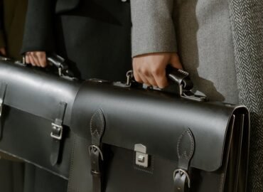 découvrez tout ce que vous devez savoir sur les honoraires d'avocat : modes de calcul, tarifs, conseils pour bien les négocier et comprendre vos droits en matière de frais juridiques.