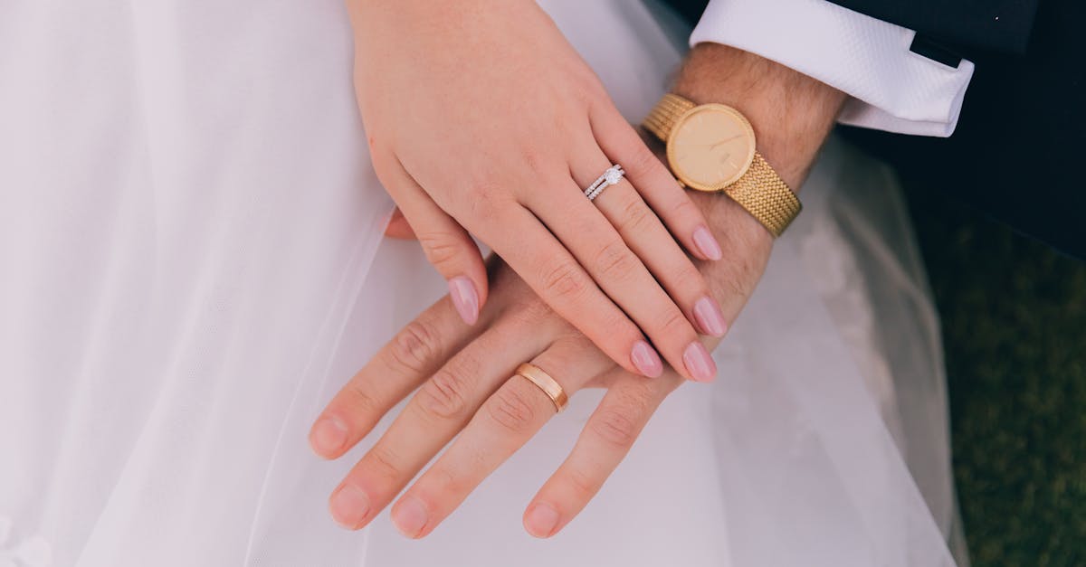 découvrez le mariage posthume, une union légale entre une personne vivante et une personne décédée, ses conditions, implications et législations en vigueur.