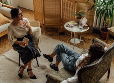 découvrez des conseils pratiques et un accompagnement bienveillant pour gérer votre séparation avec sérénité et reconstruire votre avenir.