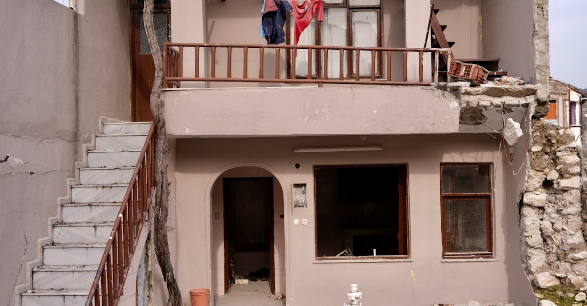 découvrez les causes, conséquences et solutions face au logement insalubre ou impropre à l'habitation. informez-vous sur vos droits, les démarches à suivre et les aides disponibles pour faire face à une situation de logement non habitable.