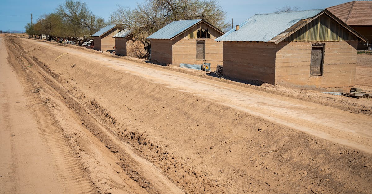 découvrez les causes, conséquences et solutions aux logements insalubres ou inhabitables, pour mieux comprendre comment améliorer la qualité de vie et garantir des conditions décentes d’habitation.