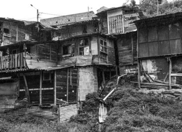 découvrez comment identifier un logement insalubre, les dangers liés à un habitat inhabitable et les démarches à suivre pour faire valoir vos droits en cas de logement indécent.